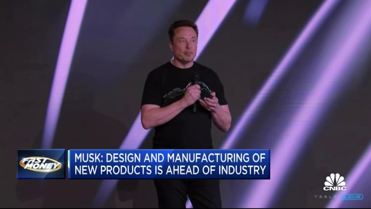 Elon Musk says he expects a difficult economy in the coming months